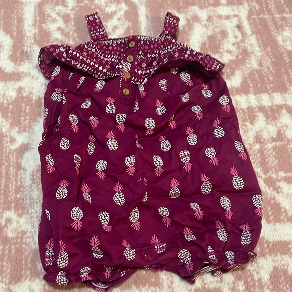 🧡 3 For $12 Bundle Sale 🧡 EUC - Carters Romper